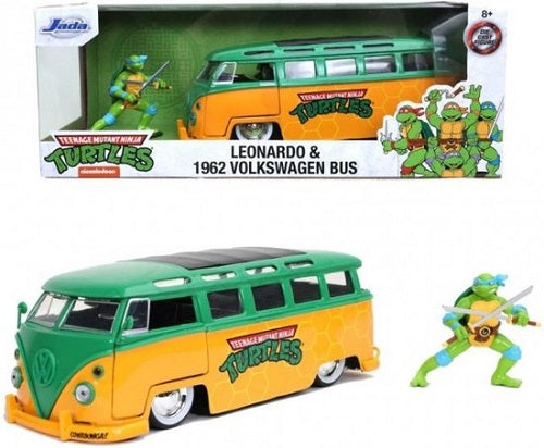 Jada Toys - Teenage Mutant Ninja Turtles Hollywood Rides - 1962 Volkswagen Bus with Leonardo Figure (1/24) - Die-Cast Vehicle