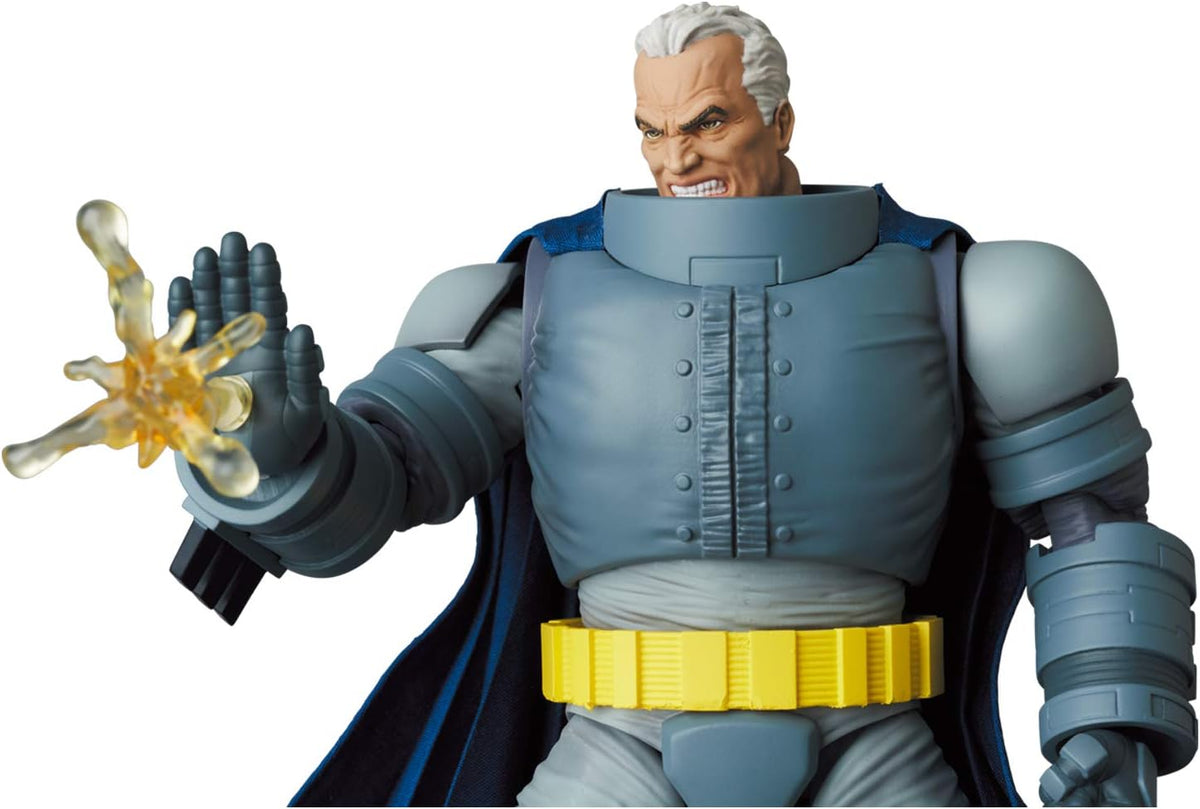 Medicom Toy - MAFEX - Batman: The Dark Knight Returns - Batman (Armored, 2022) #146 - 6” Action Figure
